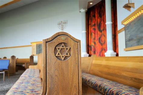 Jewish funeral etiquette for non-jews. Things To Know About Jewish funeral etiquette for non-jews. 